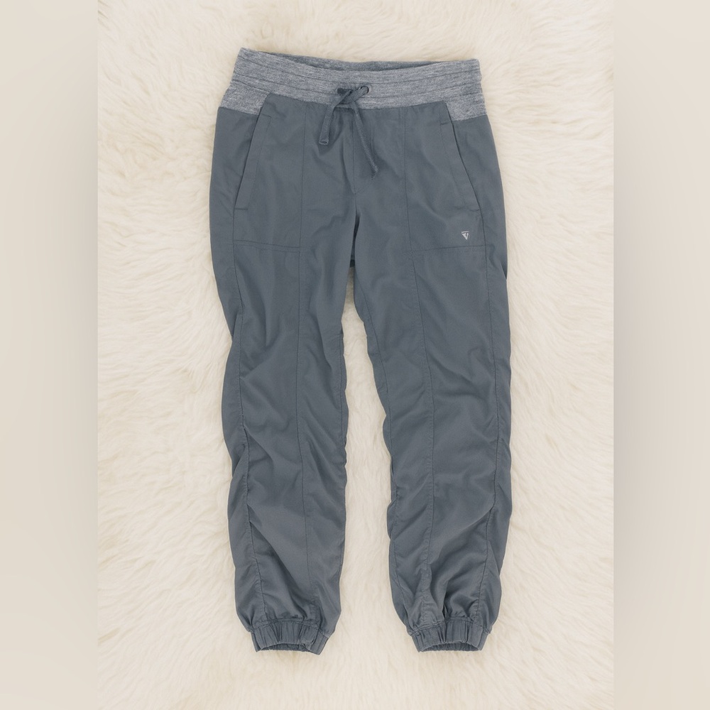 Ivivva by lululemon Gray Athletic studio dance cropped pants size youth 14